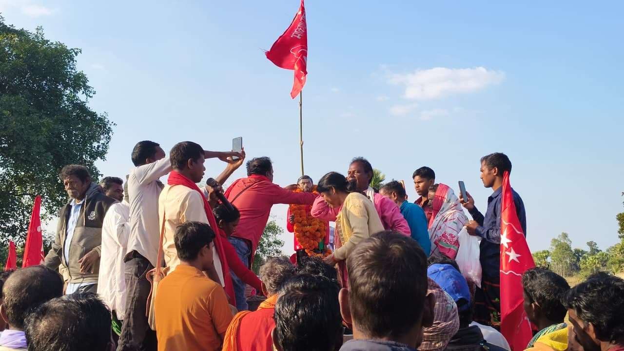 माले ने बाबूधन किस्कू की प्रतिमा का किया अनावरण