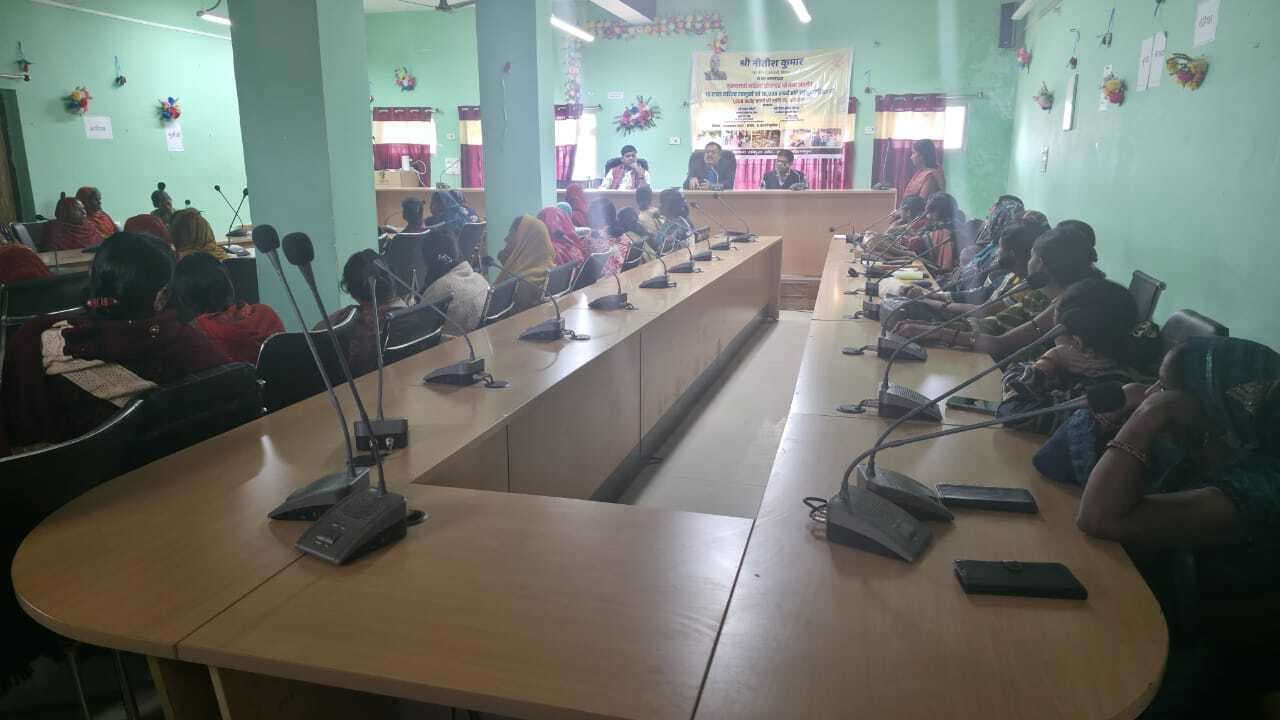 जीविक दीदियों के साथ बीडीओ ने की बैठक, स्वरोजगार और स्वावलंबन पर जोर