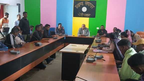 जाहेर थान में पेड़ हटाने के प्रस्ताव पर ग्रामीणों का विरोध, प्रशासन और कंपनी की उपस्थिति न होने पर नाराजगी जतायी