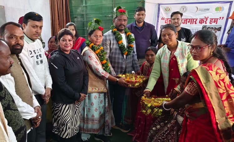 Seraikela Kharsawan News : जनसमस्याओं का पारदर्शी ढंग से ससमय समाधान करें : गागराई