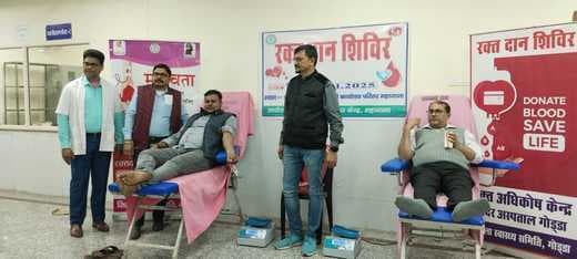 महागामा रेफरल अस्पताल में लगा रक्तदान शिविर, युवाओं ने दिखायी मानवता की मिसाल