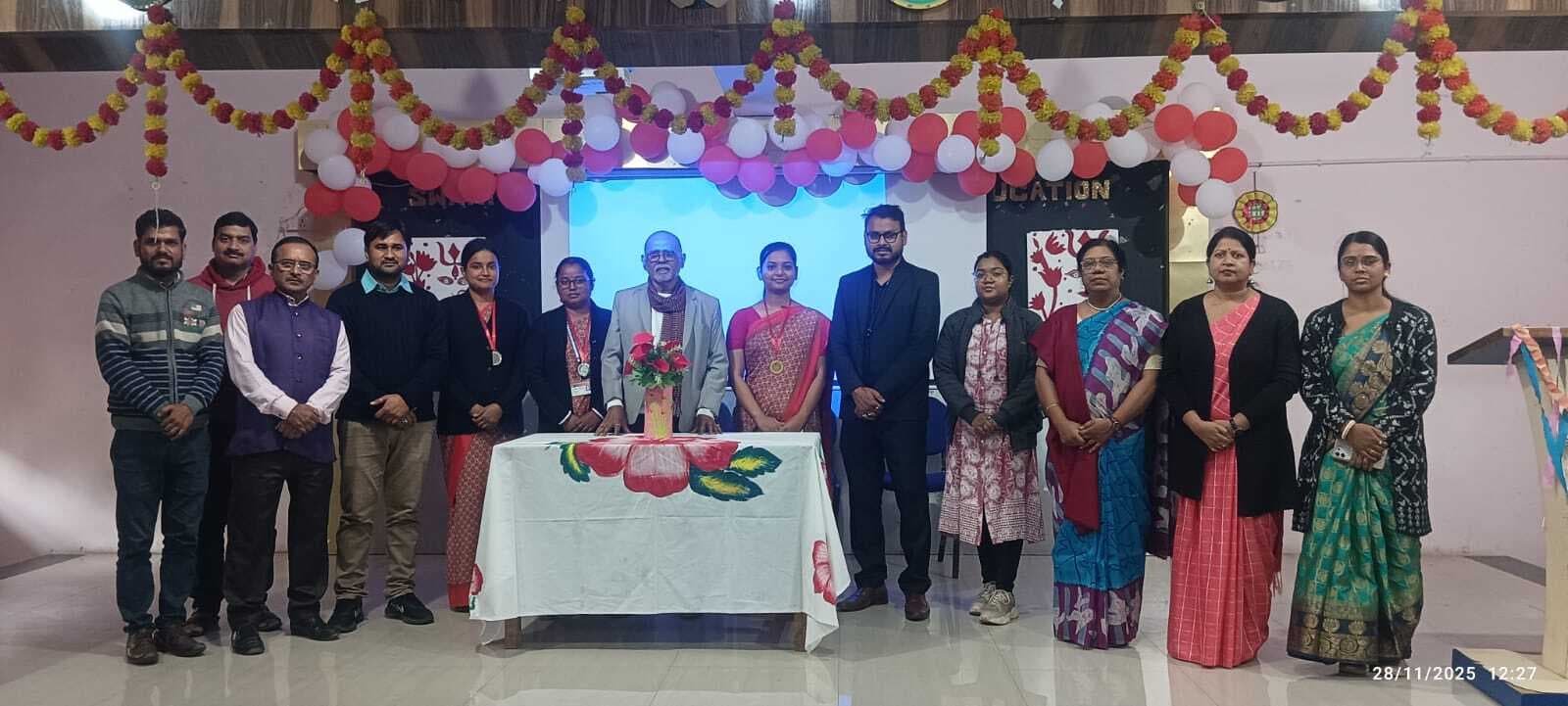 East Singhbhum News : डीएलएड की तीन टॉपर छात्राओं को मिला सम्मान