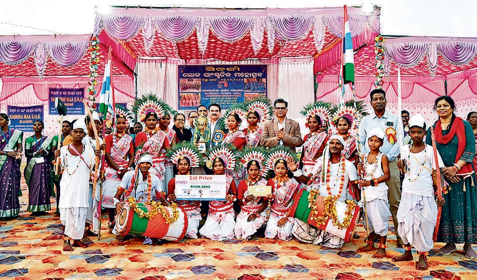 Rourkela News: सारुबाहाल गांव का लक्ष्मी ग्रुप बना बिसरा ब्लॉक नृत्य महोत्सव का चैंपियन