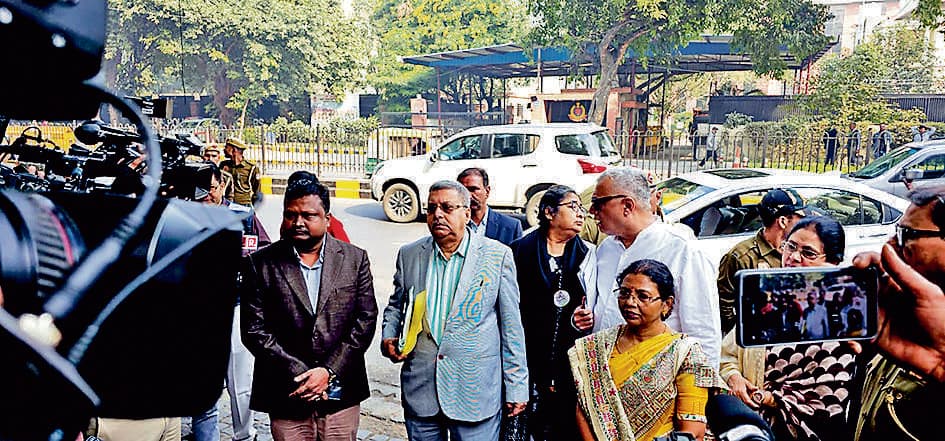 तृणमूल के प्रतिनिधिमंडल ने निर्वाचन आयोग की पूर्ण पीठ से मुलाकात की