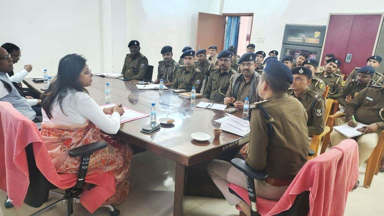 गांव-समाज को विवाद मुक्त बनाने में थानाध्यक्षों की भूमिका अहम : मुख्य न्यायिक दंडाधिकारी