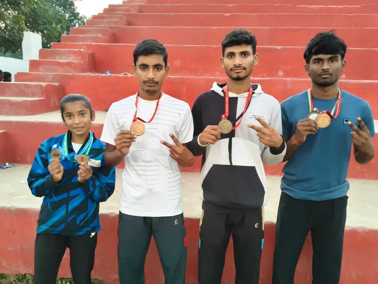 अंडर 19 में तीन हजार मीटर दौड़ में नंदनी को मिला सिल्वर मेडल