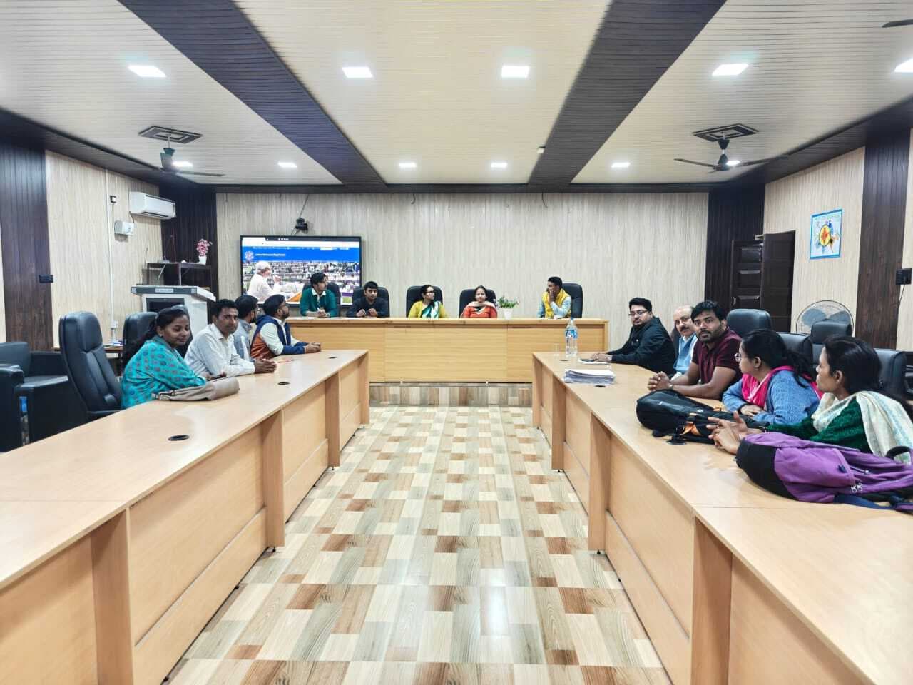 नियोजन प्रणाली को सुदृढ़ बनाने व रोजगार अवसरों पर हुई चर्चा