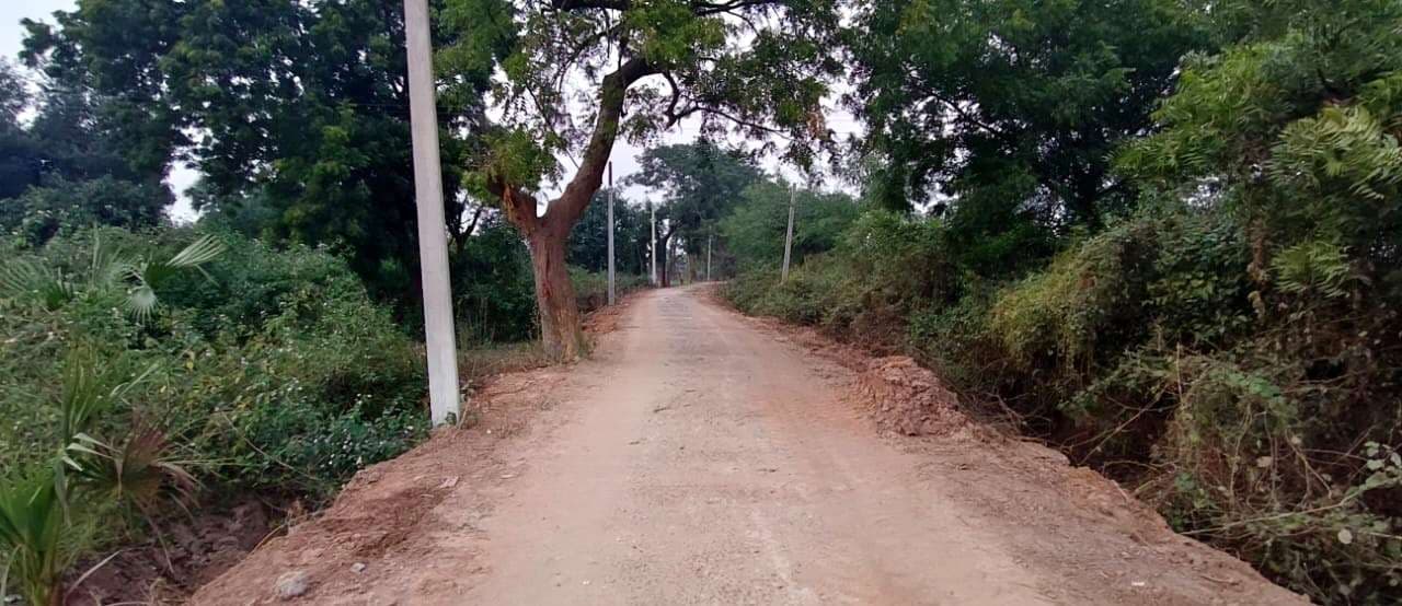 कार्य समाप्ति तिथि गुजरने के पांच महीने बाद भी नहीं बना 500 मीटर सड़क, ग्रामीणों में बढ़ा आक्रोश