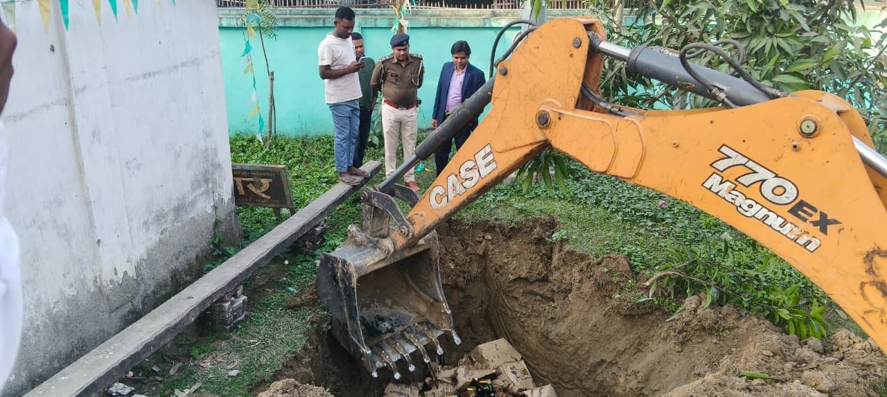 बलिया बेलौन थाना परिसर में देसी-विदेशी शराब की नष्ट