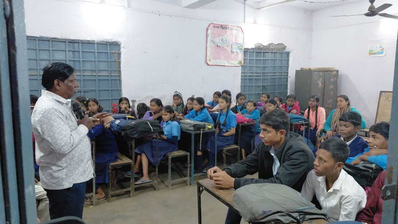 बाल विवाह और छेड़छाड़ से जुड़े मुद्दों की दी गयी जानकारी