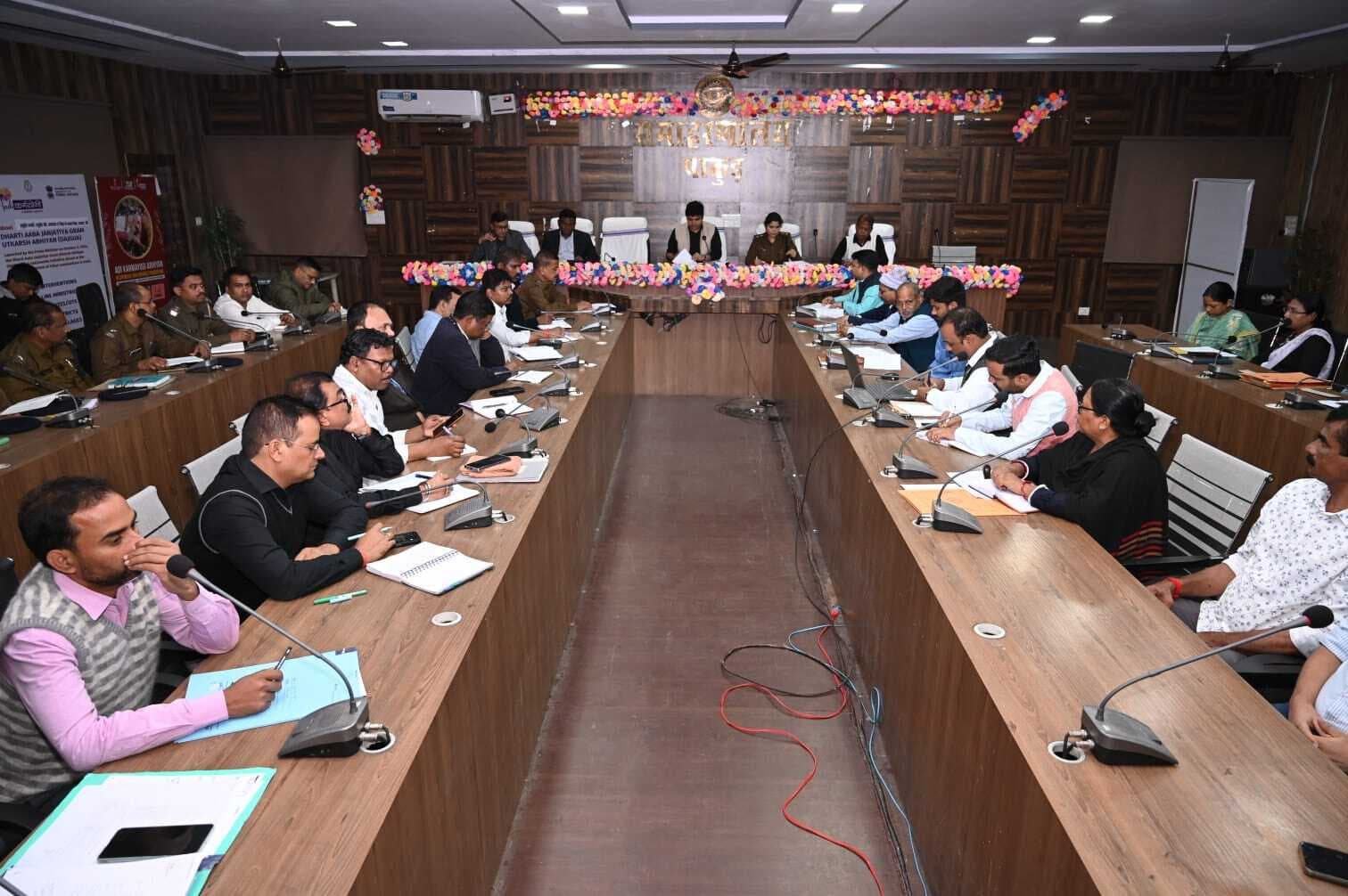 कोयला, बालू के अवैध ढुलाई पर लगायें रोक : डीसी