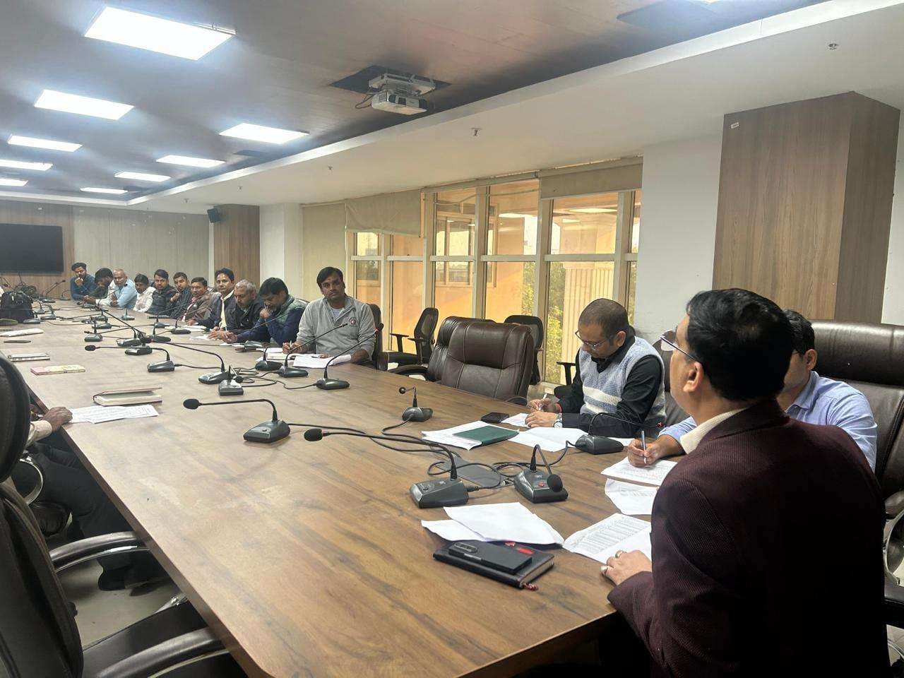 Deoghar News : राजस्व वसूली में ढिलाई पर नगर आयुक्त सख्त, एजेंसी को 15 दिसंबर तक 90 लाख वसूलने का निर्देश