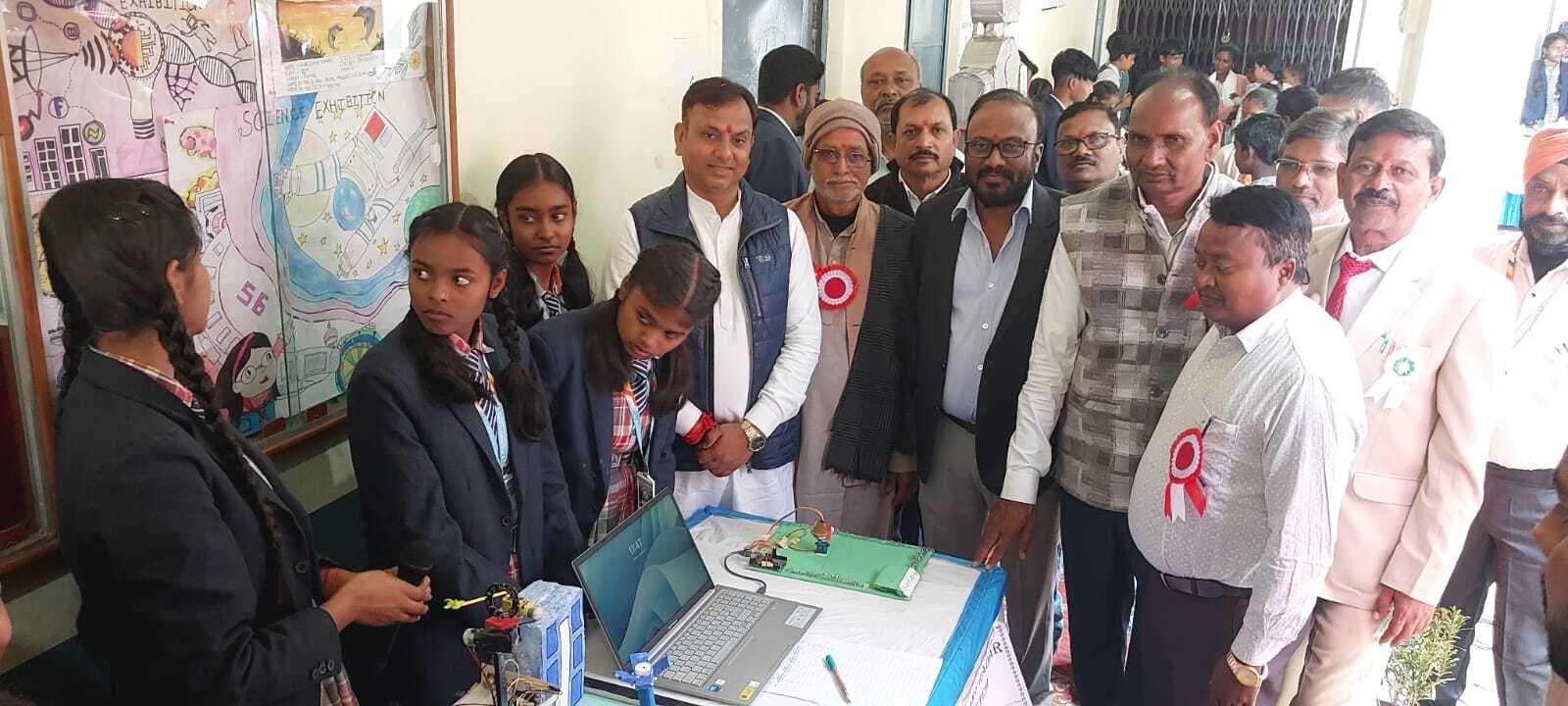 बच्चों ने लैंड माइन डिटेक्टर, रडार सिस्टम सहित 40 मॉडल बनाये