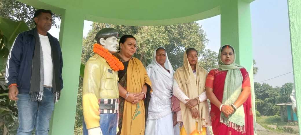 शहीद श्रवण उरांव के शहादत दिवस पर फुटबॉल टूर्नामेंट शुरू