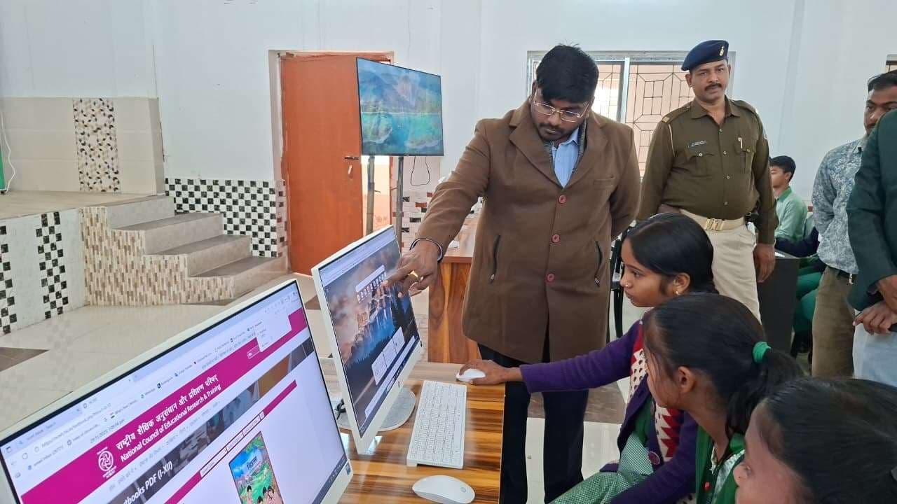 दिशोम गुरु डिजिटल लाइब्रेरी का जल्द होगा शुभारंभ <bha>;</bha> डीसी