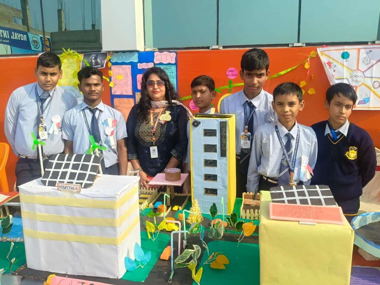 बच्चों ने प्रस्तुत किये विज्ञान से जुड़े आकर्षक मॉडल