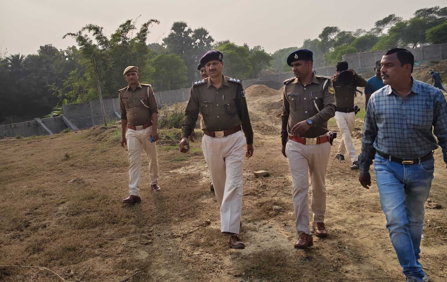 डीएसपी ने रजौन व नवादा बाजार सहायक थाना का किया निरीक्षण