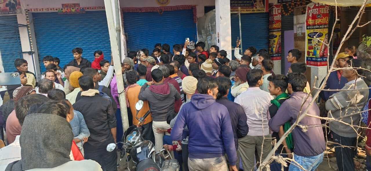 sasaram News : बड़हरी बजार में दुकान का शटर तोड़कर  "20 लाख के जेवर की चोरी