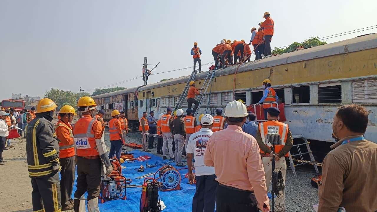रेलवे, एनडीआरएफ व जिला प्रशासन ने ट्रेन दुर्घटना से निबटने का किया अभ्यास