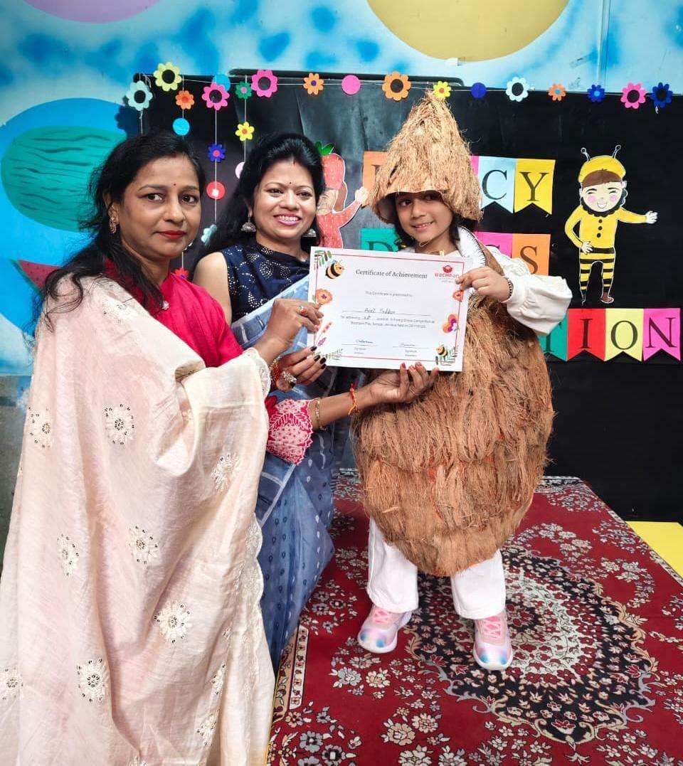 बच्चों ने फैंसी ड्रेस प्रतियोगिता में बढ़ चढ़कर लिया भाग