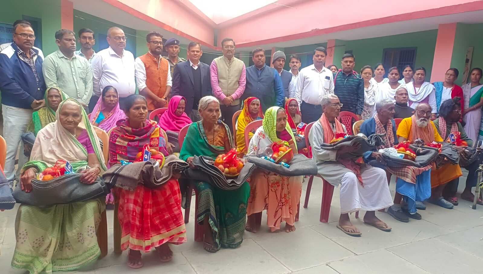 डालसा ने करायी वृद्धजनों की स्वास्थ्य जांच, बांटे कंबल