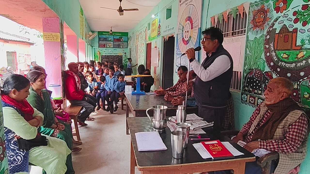 Madhubani News : जिले के प्रारंभिक विद्यालयों में अभिभावक शिक्षक संगोष्ठी का आयोजित