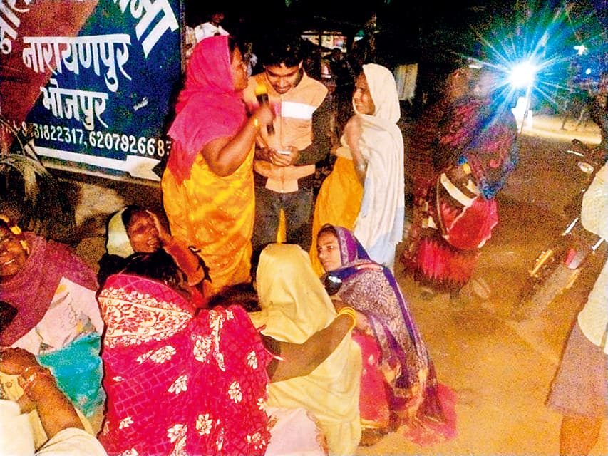 Bhojpuri News : ट्रैक्टर की चपेट में आने से किशोर की मौत, हंगामा