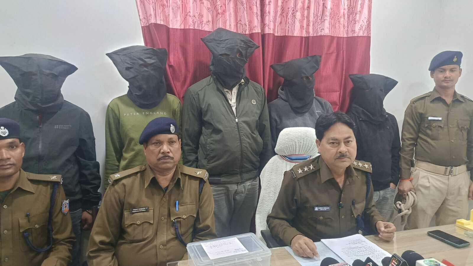 Giridih News :पटना से लौटते पांच शातिर साइबर अपराधी पकड़ाये