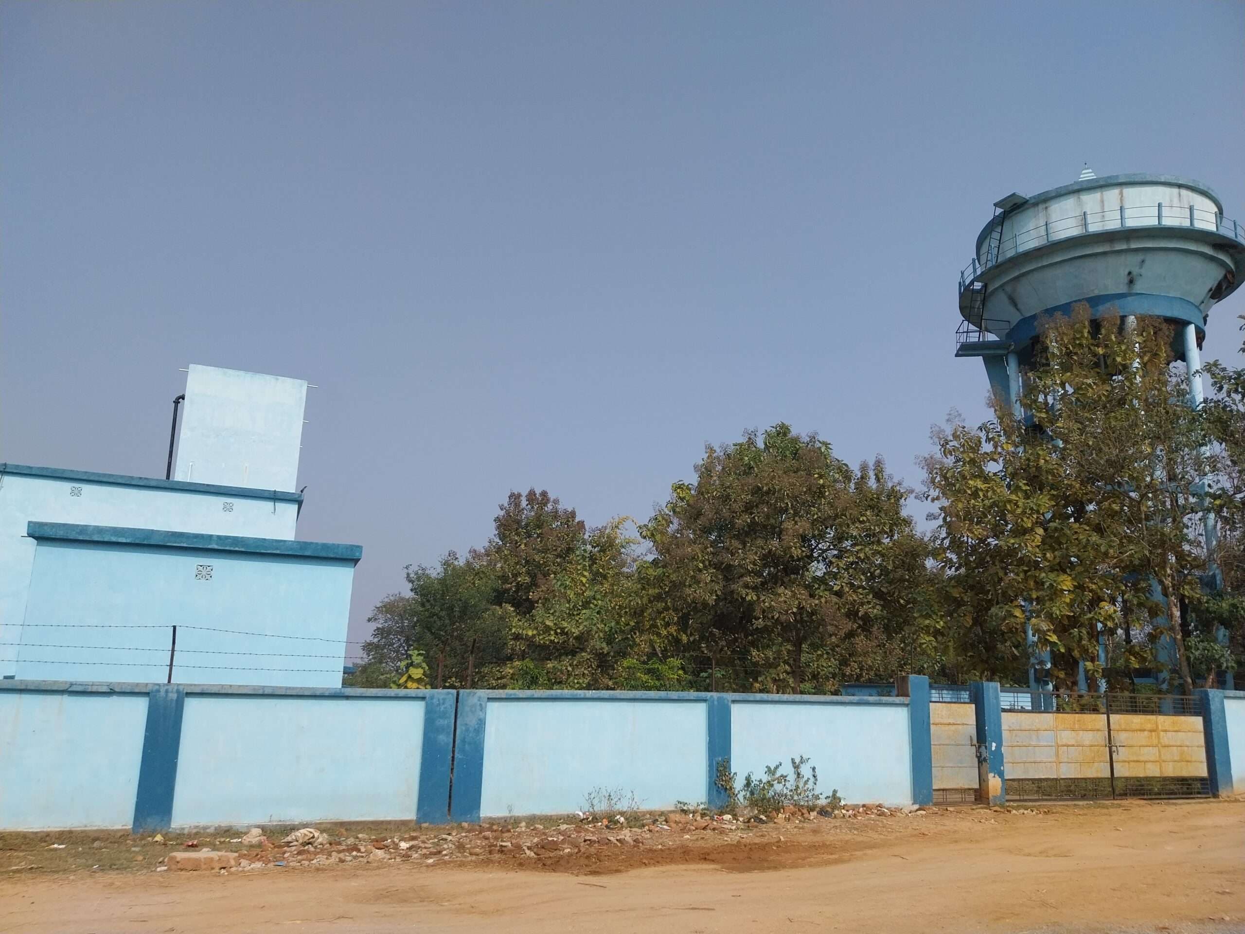 Giridih News :पांच करोड़ से नवादा में बनी पानी टंकी से नहीं हो रही जलापूर्ति