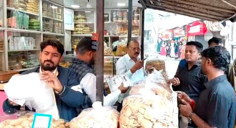 Dhanbad News: 141 किलो प्लास्टिक जब्त, 300 दुकानदारों पर कार्रवाई