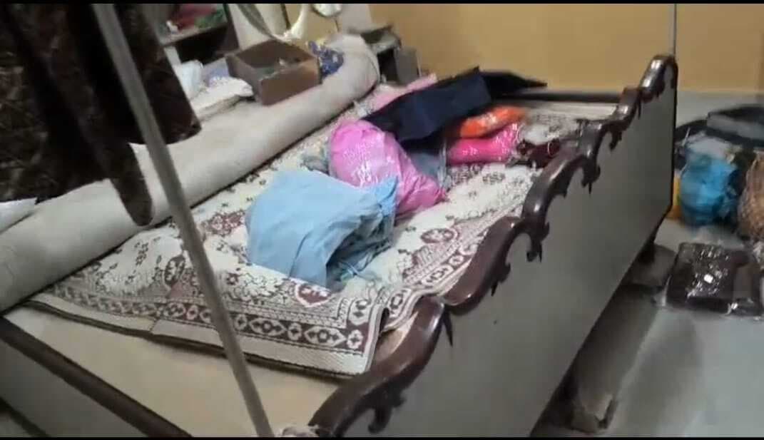 थावे के रामचंद्रपुर में घर का ताला तोड़कर साढ़े तीन लाख रुपये की संपत्ति की चोरी