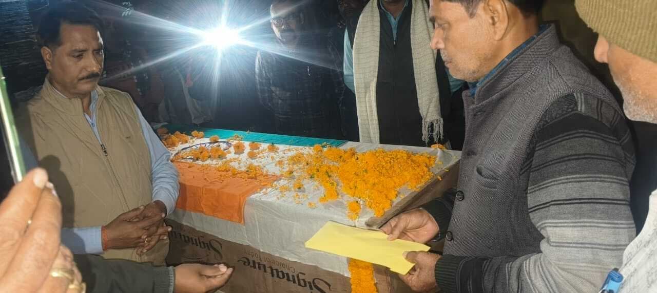 थावे के होमगार्ड परिसर में मृत जवान को दी गयी सलामी, दो मिनट का रखा गया मौन