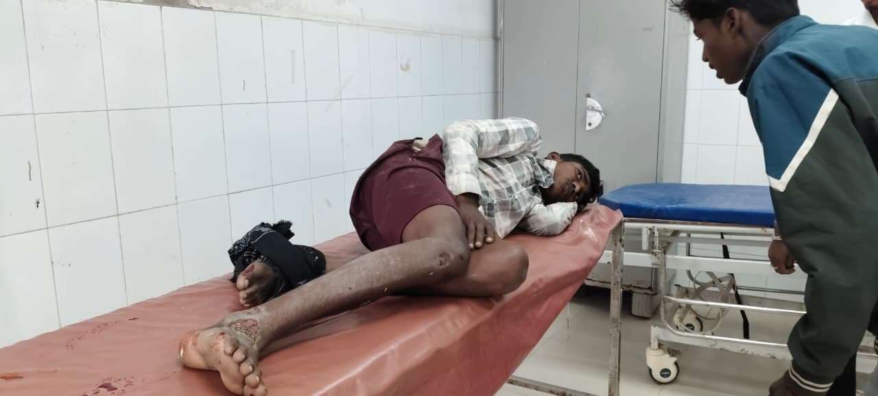 इ-रिक्शा अनियंत्रित होने से किशोर गिरा, घायल