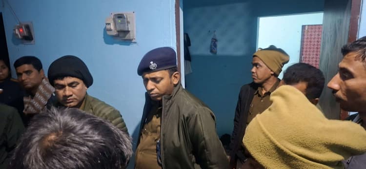 siwan news. कमरे में पंखे से लटका मिला अग्निशमन विभाग के सिपाही का शव, हत्या का आरोप