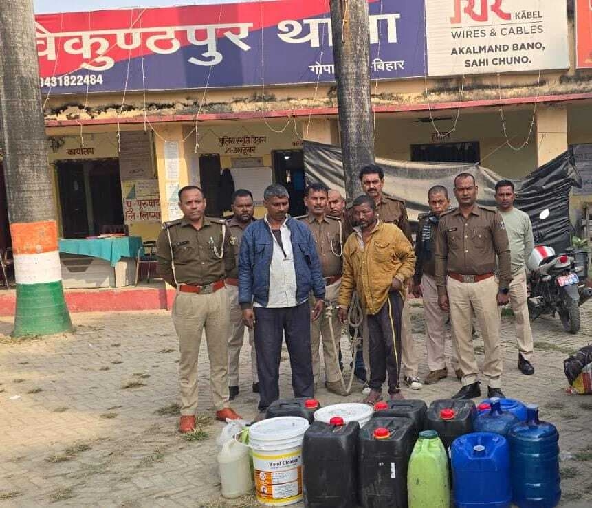 बैकुंठपुर में पुलिस की विशेष छापेमारी में 275 लीटर स्पिरिट बरामद