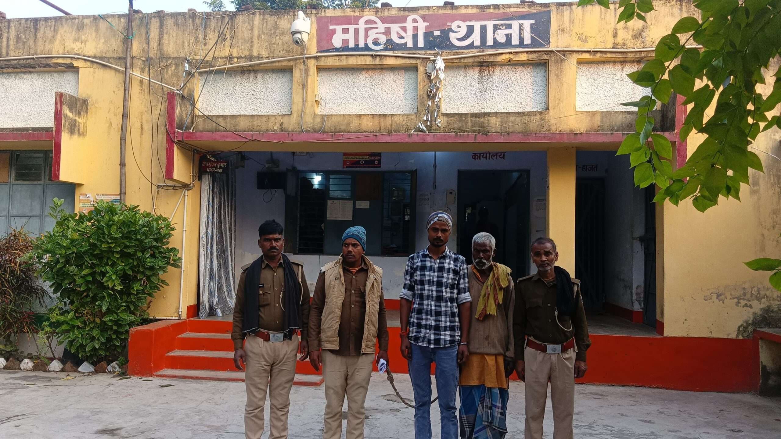 अवैध शराब के कारोबारी व वारंटी को भेजा जेल