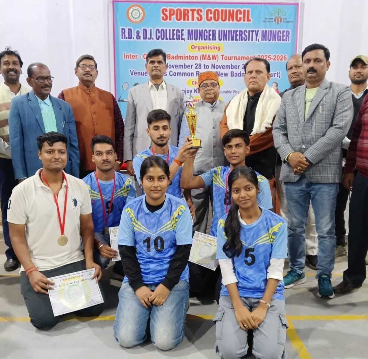 इंटर यूनिवर्सिटी बैडमिंटन टूर्नामेंट के लिये एमयू की पुरूष व महिला टीम चयनित