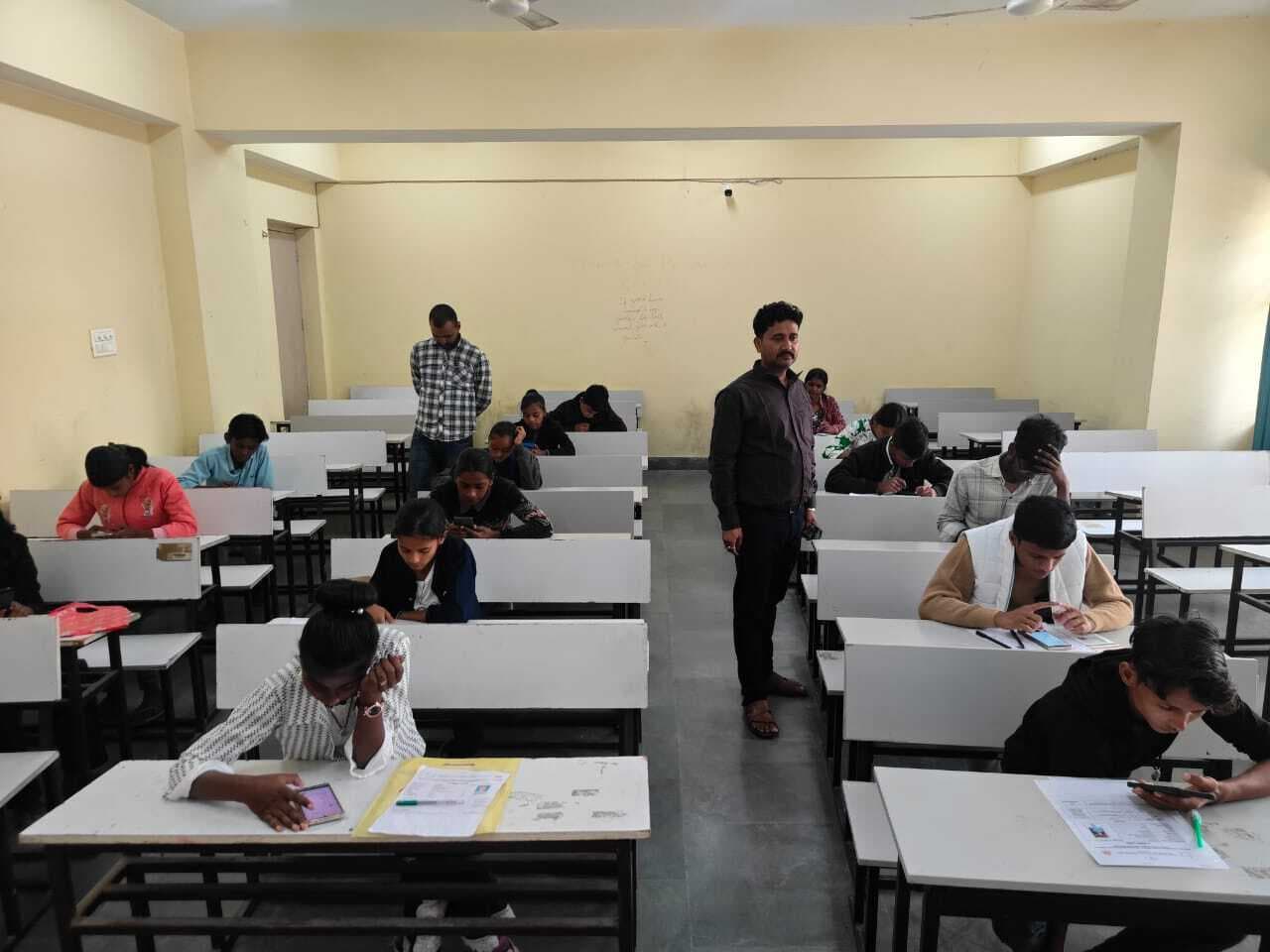 ऑनलाइन परीक्षा में छात्रों ने अपनी प्रतिभा का किया प्रदर्शन