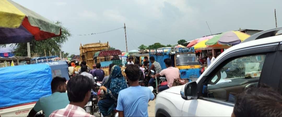 अतिक्रमण के कारण रौटा बाजार में भीषण जाम का संकट