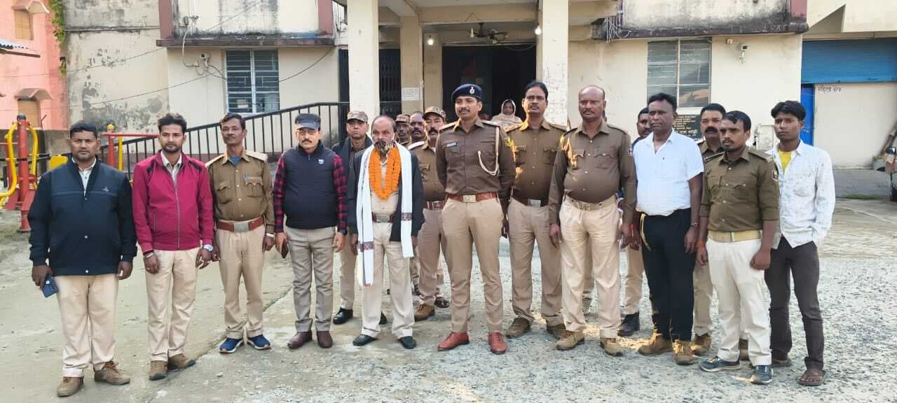 सेवानिवृत्त चौकीदार को दी गयी विदाई