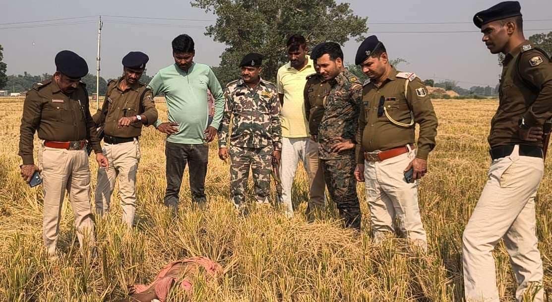 धान के खेत से वृद्ध् का शव बरामद, परिजनों ने जतायी हत्या की आशंका