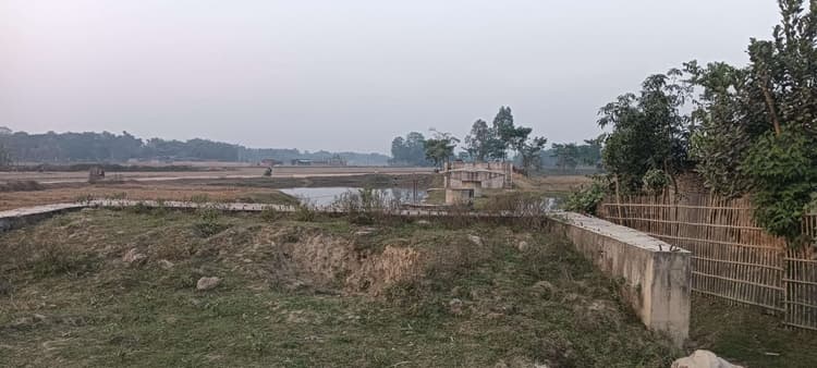 निर्माणाधीन पुल निर्माण कार्य दो वर्षों से बंद