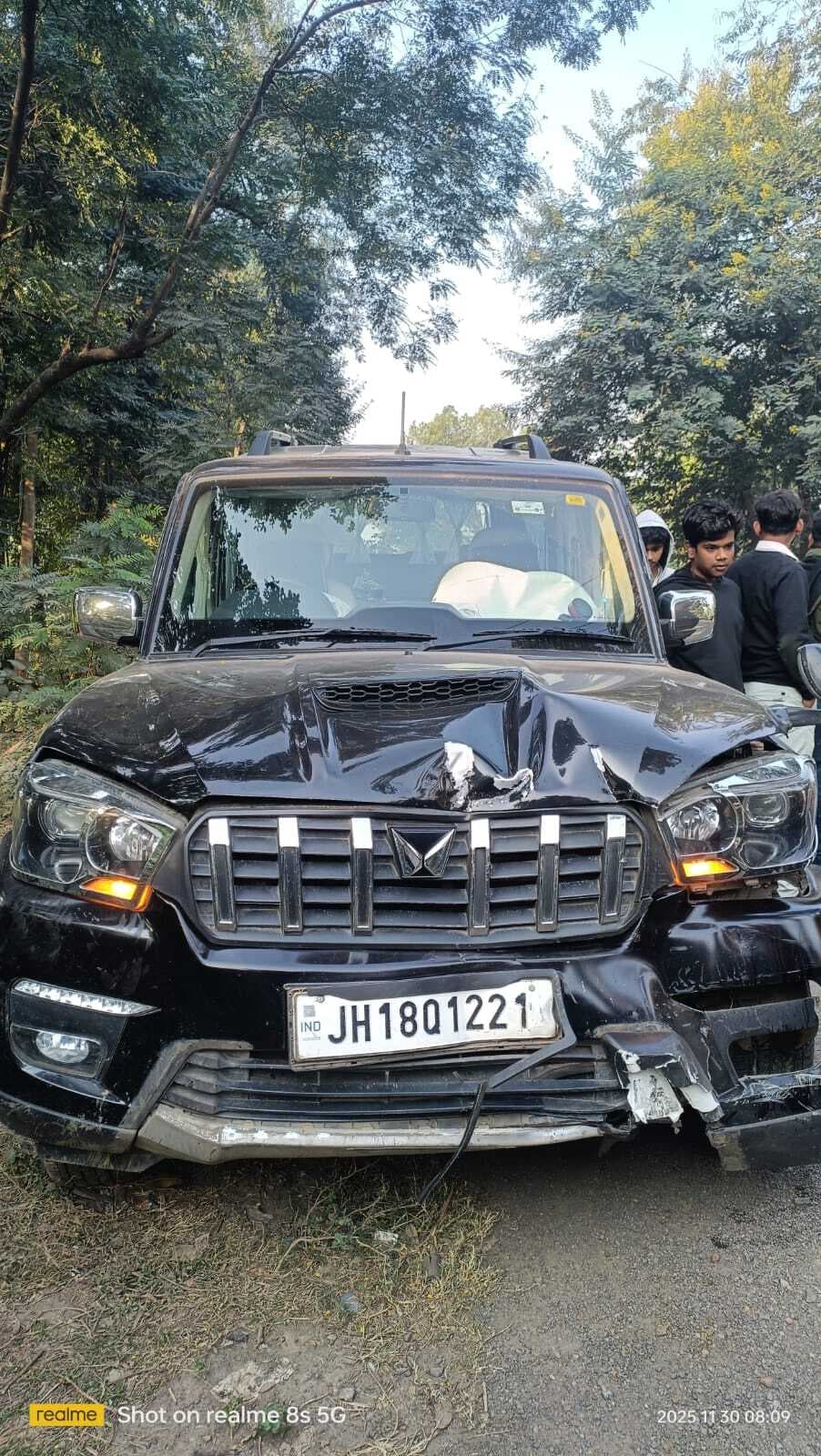 स्कॉर्पियो की टक्कर से ई-रिक्शा का चालक गंभीर रूप से जख्मी