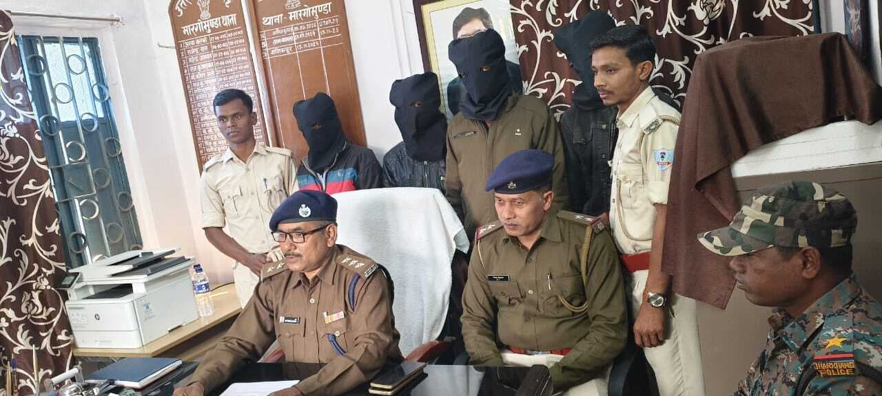 खिजुरियाटांड़ गांव में चोरी मामले में चार गिरफ्तार, चोरी का सामान व बाइक बरामद