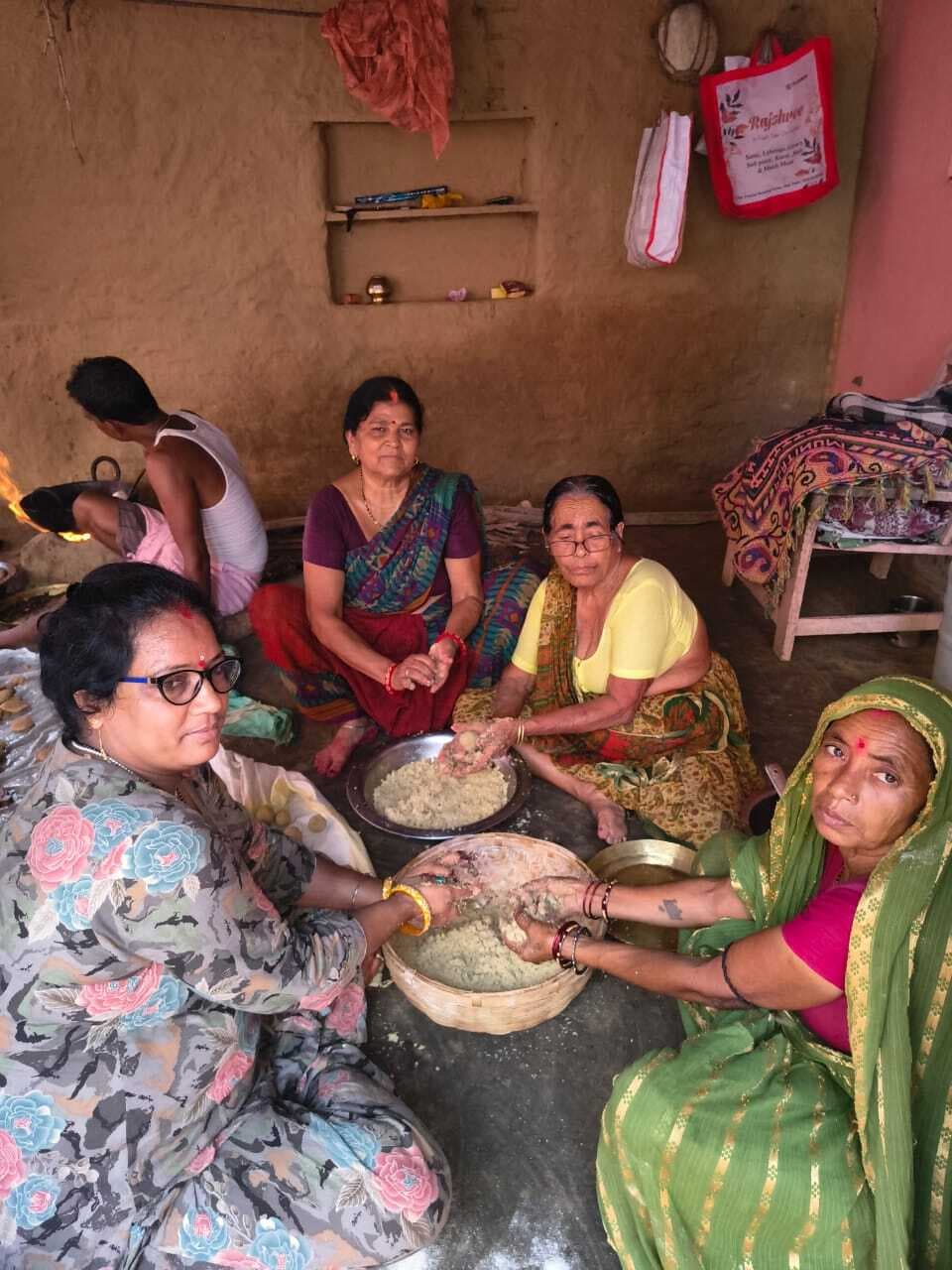 धूमधाम से मनाया गया सूर्य आराधना का पर्व डोरा