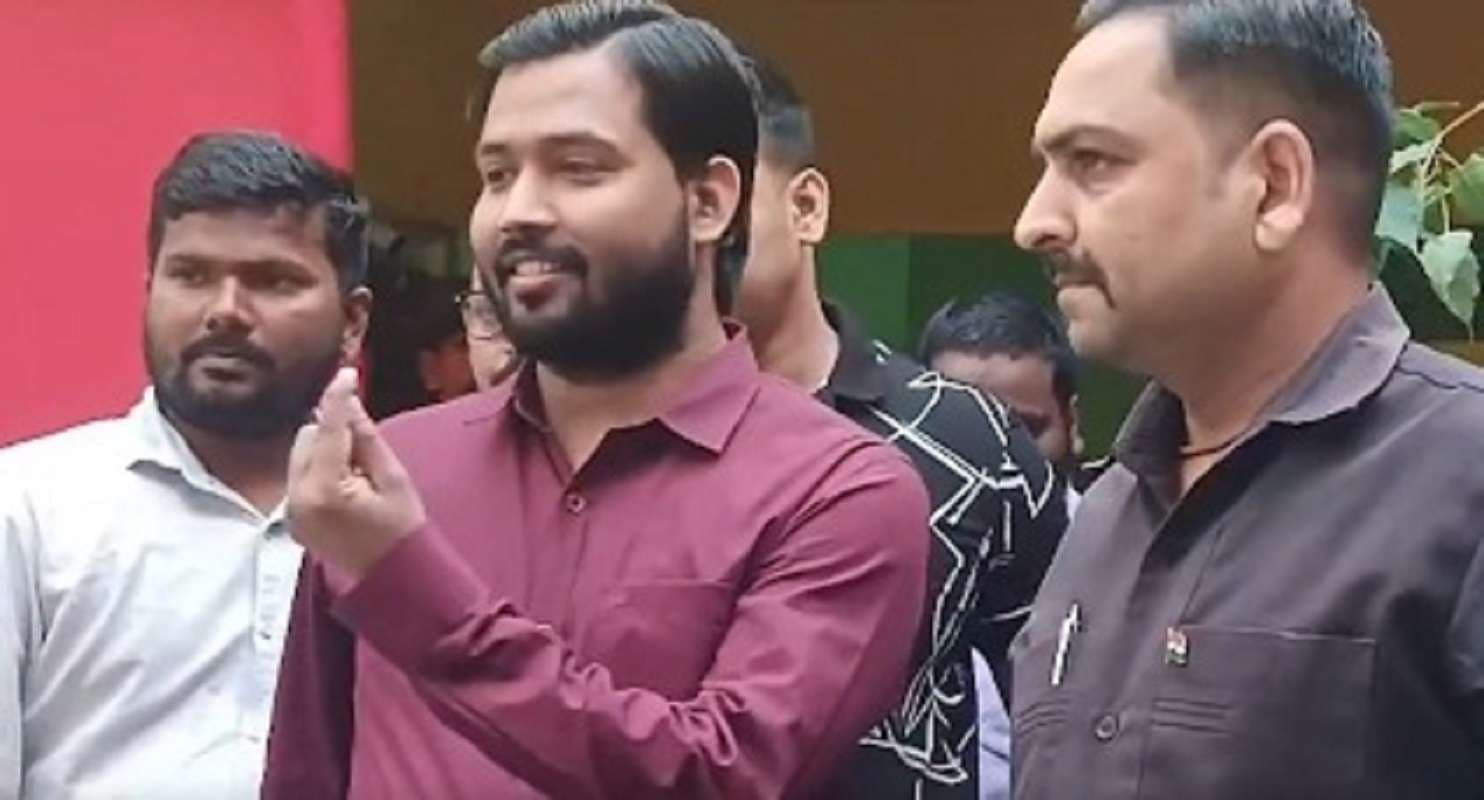 Bihar Election Voting: खान सर ने पटना में वोट डाला, जानें क्यों किया नोटा का जिक्र