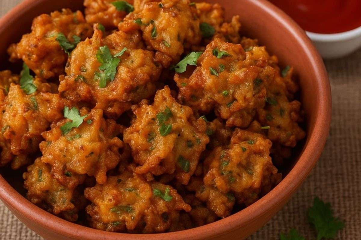 Mooli Moong Dal Pakoda Recipe: घर आए मेहमानों को चखाएं मूली का ये अनोखा स्वाद, बार-बार पूछेंगे बनाने की विधि 