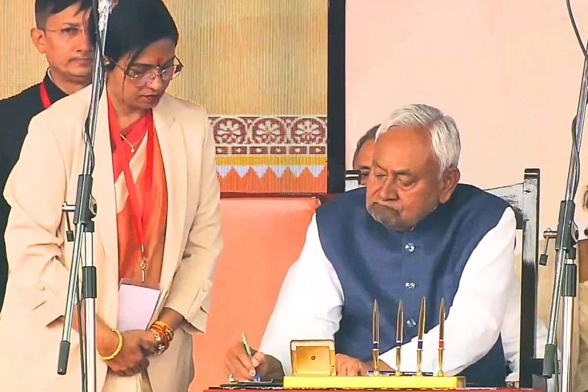 नीतीश कुमार ने 10वीं बार ली मुख्यमंत्री पद की शपथ, सम्राट चौधरी और विजय सिन्हा बने बिहार के डिप्टी सीएम