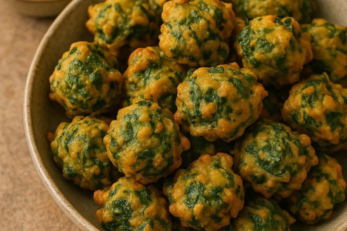 Palak Pakora Recipe: सर्दियों की शाम में चाय के साथ झटपट तैयार करें स्वादिष्ट स्नैक्स, बनाएं पालक के पकौड़े