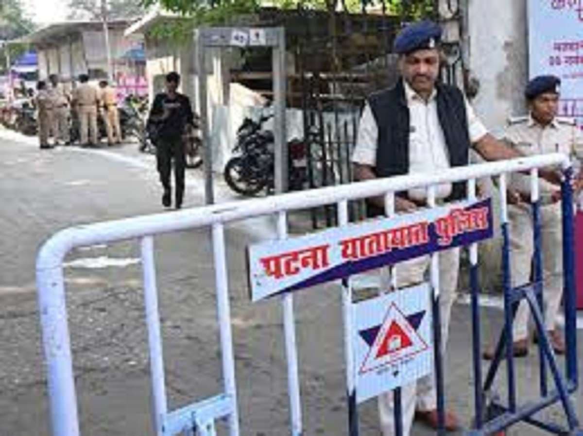 ऑपरेशन बुलडोजर: पटना में अब सर्विस लेन नहीं बनेगा पार्किंग जोन, पैदल यात्रियों के लिए खाली होगा फुटपाथ